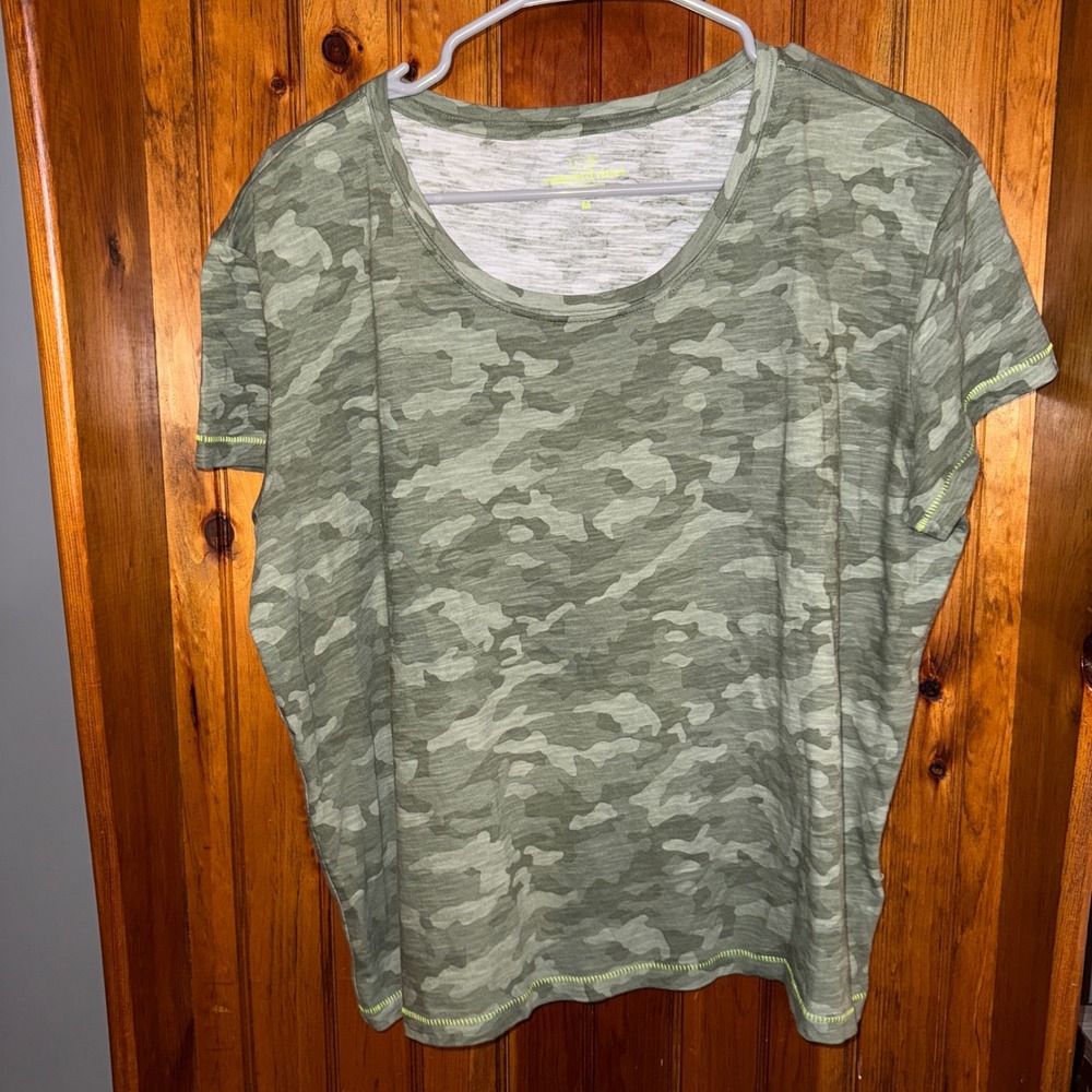 Vineyard Vines Surftee Crew Tee Green Camo Short Sleeve T‎ Shirt Womens M